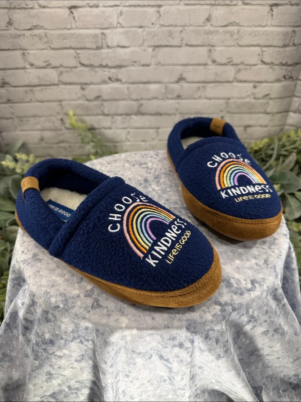 LIFE IS GOOD “Choose Kindness” Navy Blue Soft Plush Cozy Slippers - Boys 2💙EUC